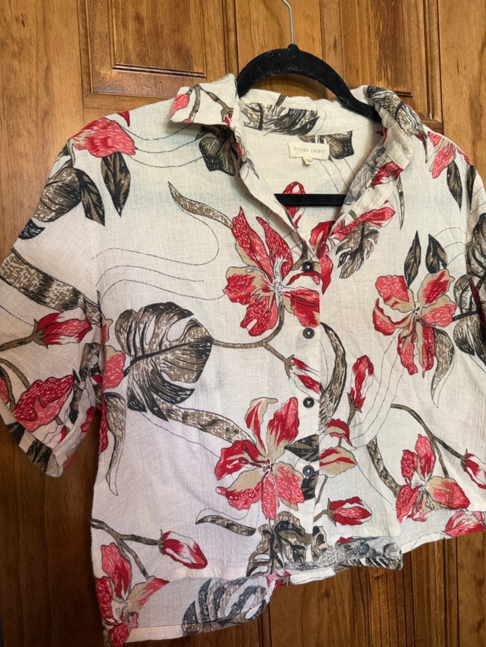 Gilded Intent Red Floral Button-Front Crop Shirt